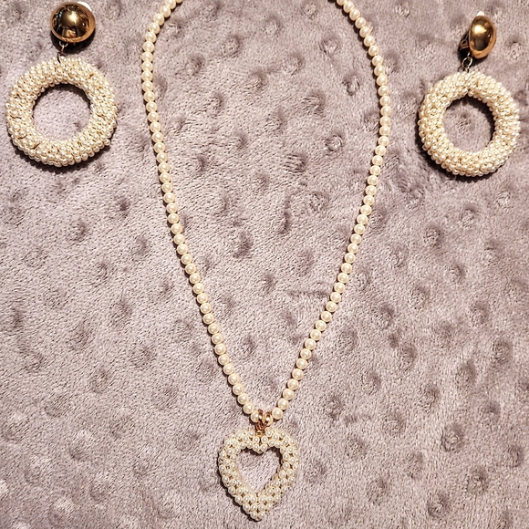 Vintage 1988 Avon Faux Pearl Beaded Necklace & Earrings Set - Picture 2 of 9